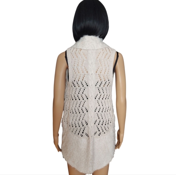 Max studio cream sleeveless crochet Vest, soft decorative trim,S - Picture 4 of 9